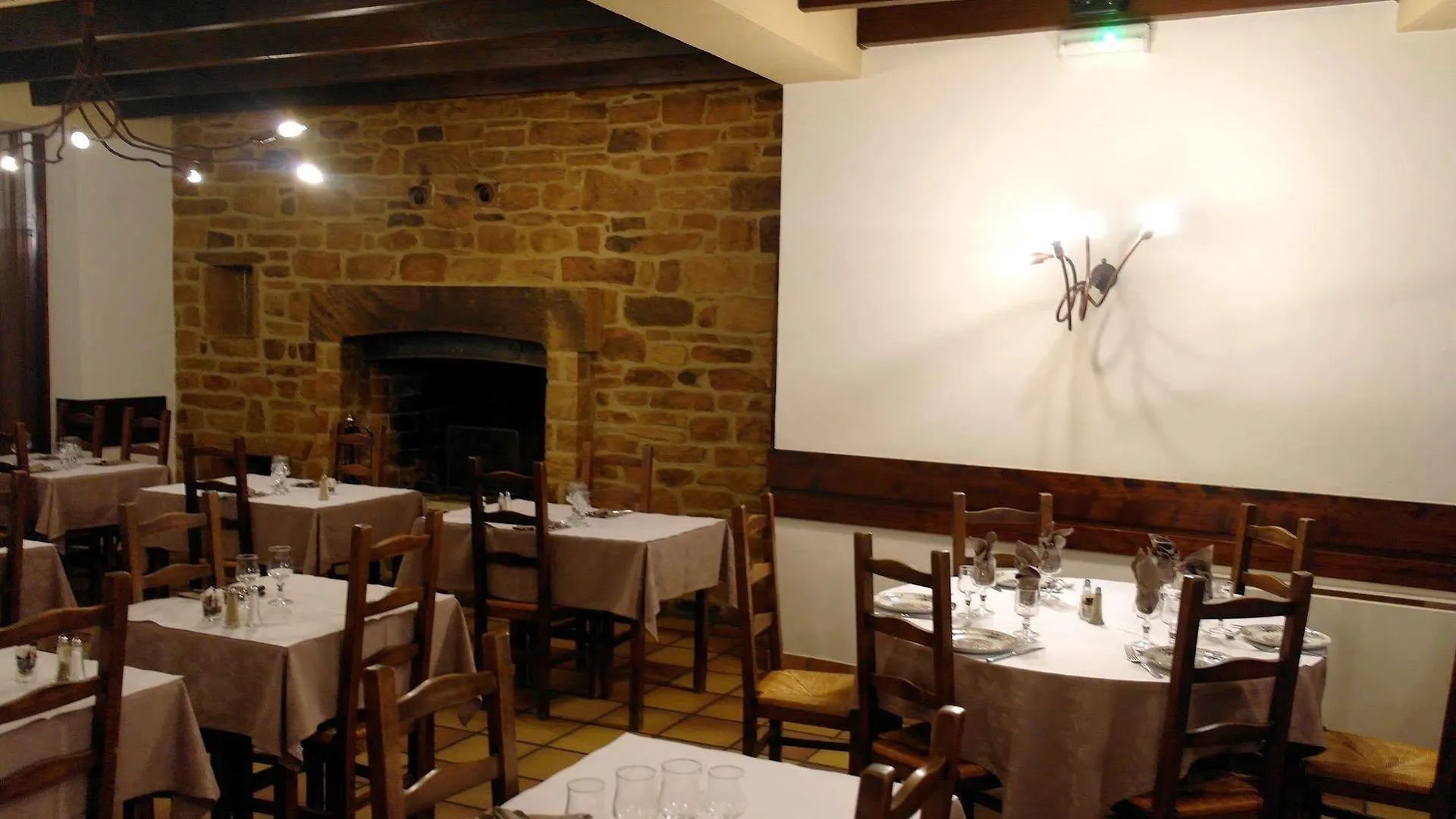**  Hotel Le Palous Baraqueville Francia