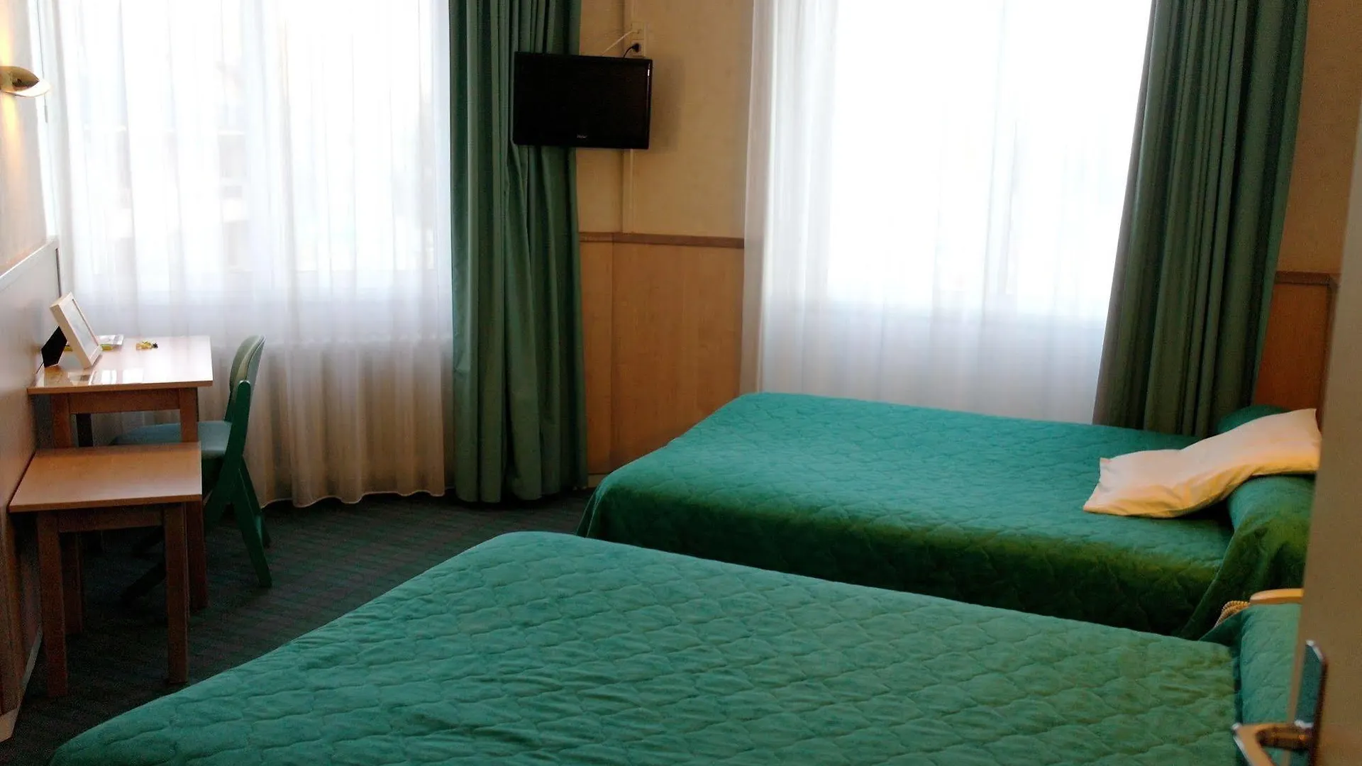 Hotel Le Palous Baraqueville 2*,